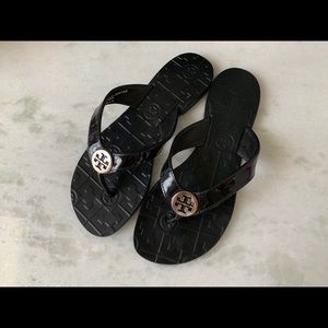 New Tory Burch
Thora Flip Flop Size US4